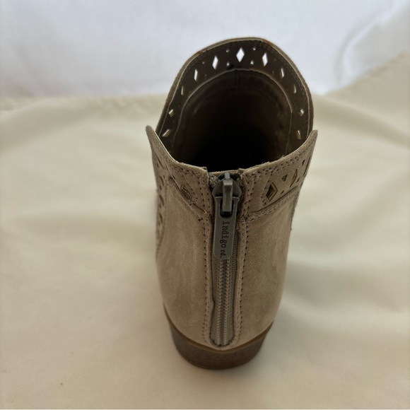 INDIGO RD Cadelen Taupe Perforated Fabric Block Heel Ankle Boots Zip NIB Sz 8 M - Picture 4 of 16
